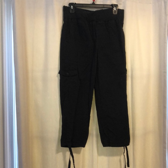 🥳Host Pick 6/18 🥳 🔹 4 for $30 New Addition Maternity Black Capris - Picture 1 of 6